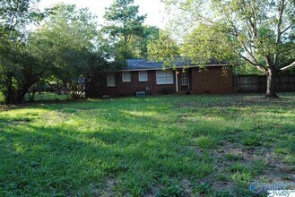 2208 Glen Iris Cir NW in Huntsville, AL - Building Photo - Building Photo