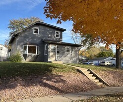 2220 S 1st Ave in Sioux Falls, SD - Building Photo