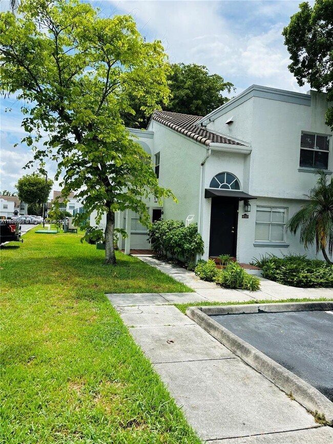 4720 NW 97th Ct in Doral, FL - Building Photo - Building Photo