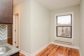 2915 N Mildred Ave in Chicago, IL - Foto de edificio - Building Photo
