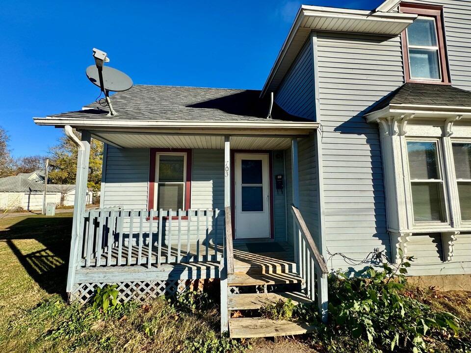 701 Roosevelt Ave in Beloit, WI - Building Photo