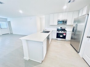 1359 Diamond Carnation Dr in Conroe, TX - Building Photo - Building Photo