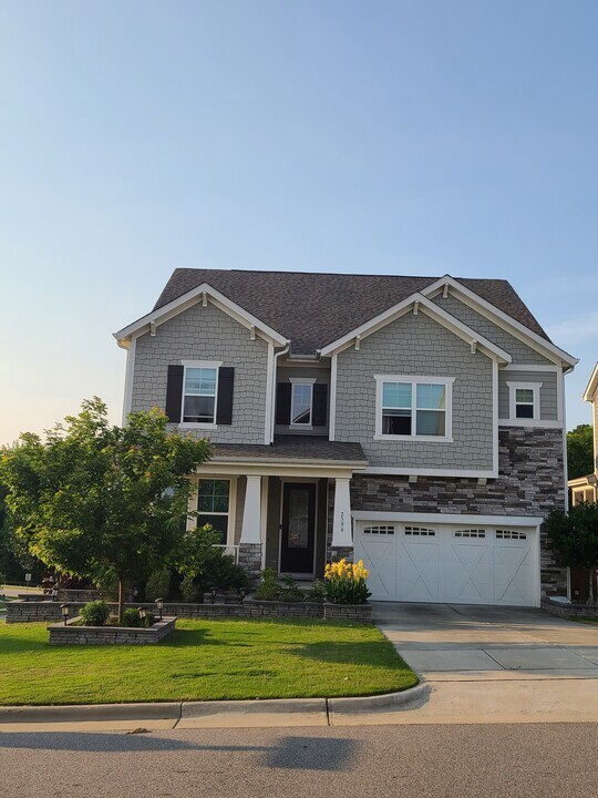 2596 Vining Branch Way in Apex, NC - Building Photo