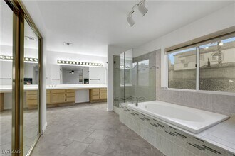 188 Adomeit Dr in Henderson, NV - Building Photo - Building Photo