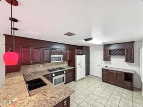 3 Stratford Hall Cir, Unit 230 in El Paso, TX - Building Photo - Building Photo