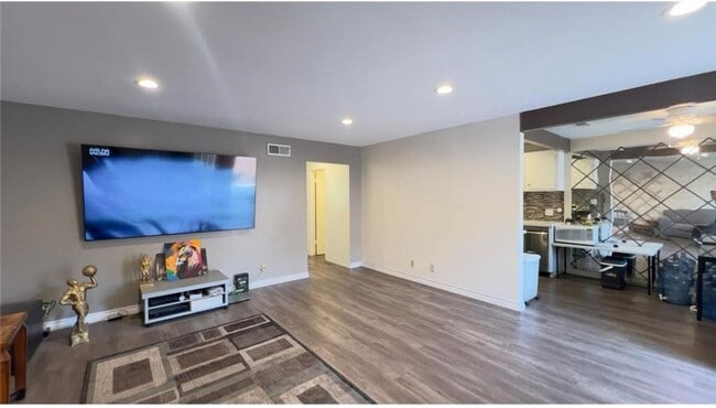 property at 731 E Fairway Dr