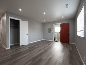 2456 88th Ave in Oakland, CA - Foto de edificio - Building Photo