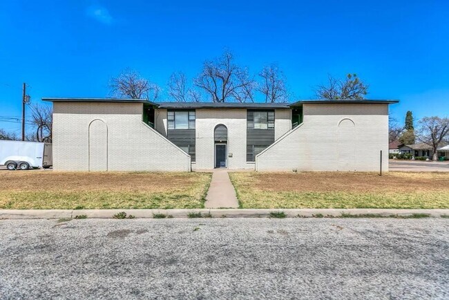 1427 Austin St in San Angelo, TX - Building Photo - Building Photo