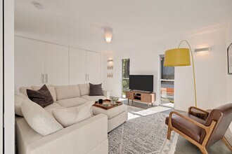 27 Driftwood St in Los Angeles, CA - Building Photo - Building Photo