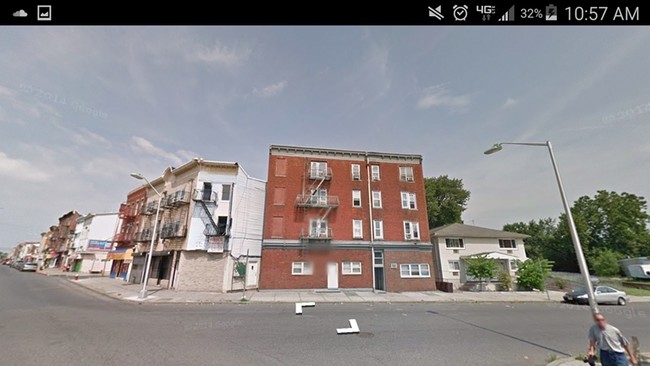 62 Wall St in Passaic, NJ - Foto de edificio - Building Photo