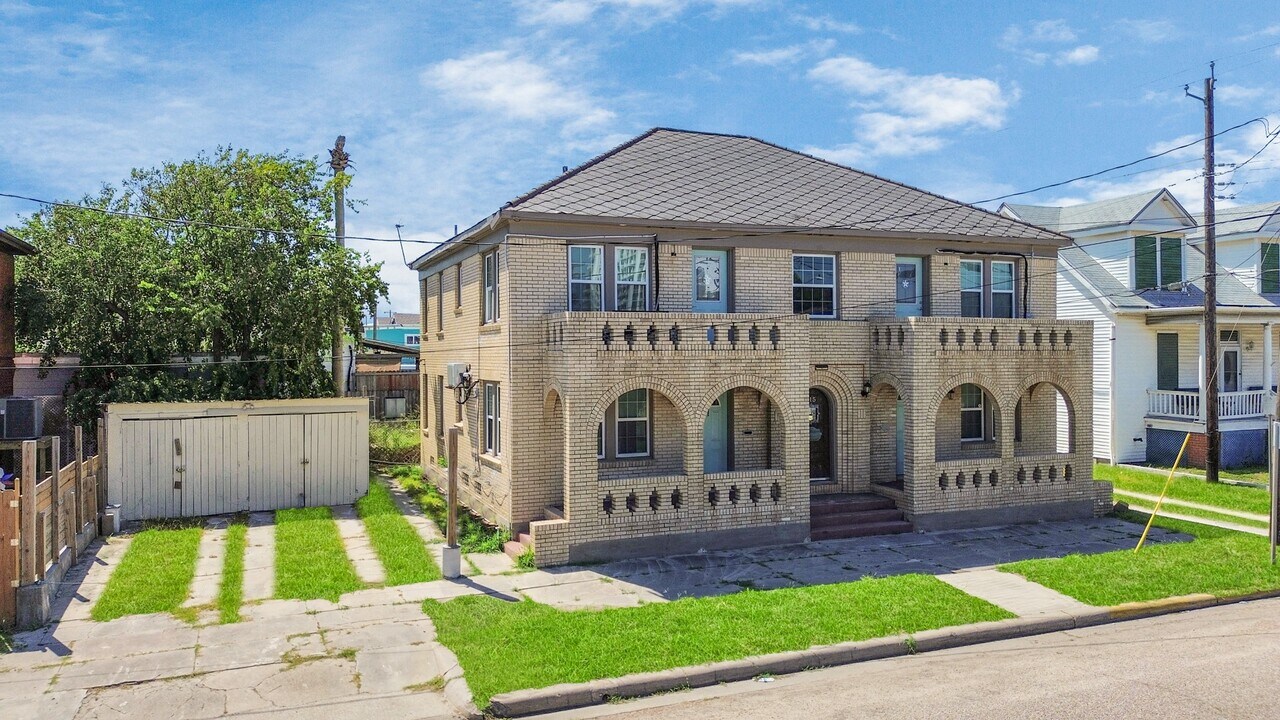 915 8th St in Galveston, TX - Building Photo