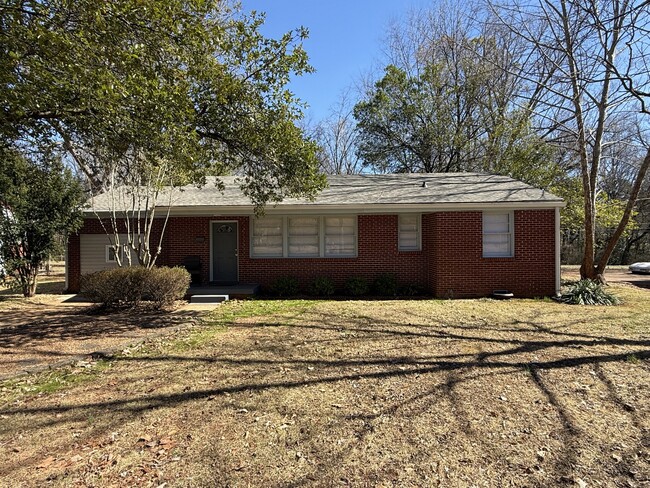 3606 Lakewood Dr NW in Huntsville, AL - Building Photo - Building Photo