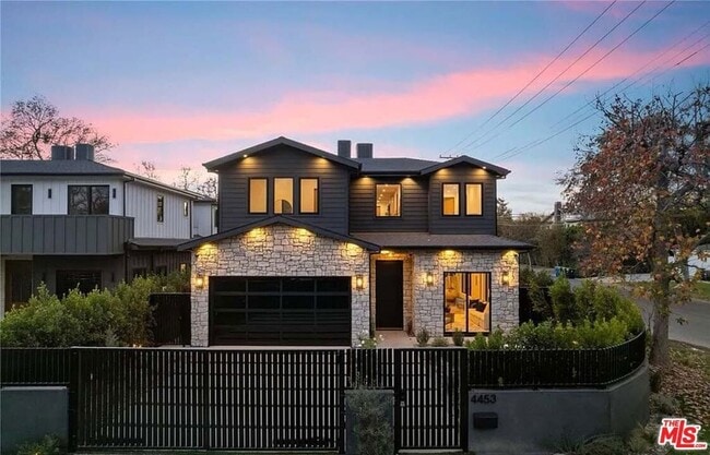 4453 Gentry Ave in Los Angeles, CA - Foto de edificio - Building Photo