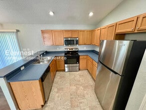 2219 15th Ave E in Palmetto, FL - Building Photo - Building Photo