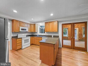 10034 Chatelaine Cir in Ellicott City, MD - Building Photo - Building Photo