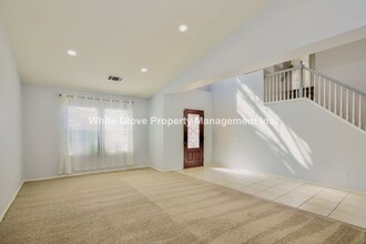 163 Hollyleaf Way in Corona, CA - Building Photo - Building Photo