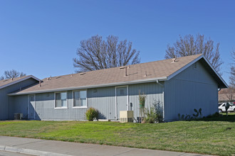 San Joaquin Senior Apartments in San Joaquin, CA - Building Photo - Building Photo