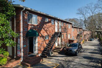 Station Square Apartments in Atlanta, GA - Foto de edificio - Building Photo