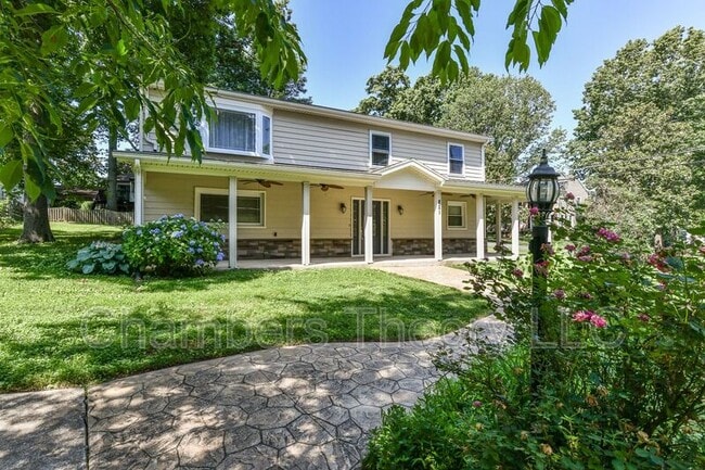 property at 821 Ninovan Rd SE