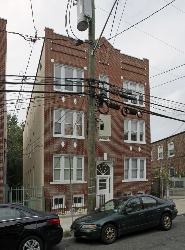 191 Pine St in Jersey City, NJ - Building Photo - Building Photo