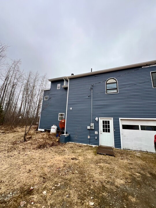 1894 Perkins Dr in Fairbanks, AK - Building Photo