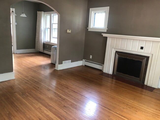 124 Highland Dr in Iowa City, IA - Foto de edificio - Building Photo