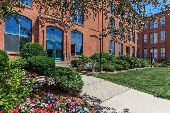 Lofts at the Mills in Manchester, CT - Foto de edificio - Building Photo