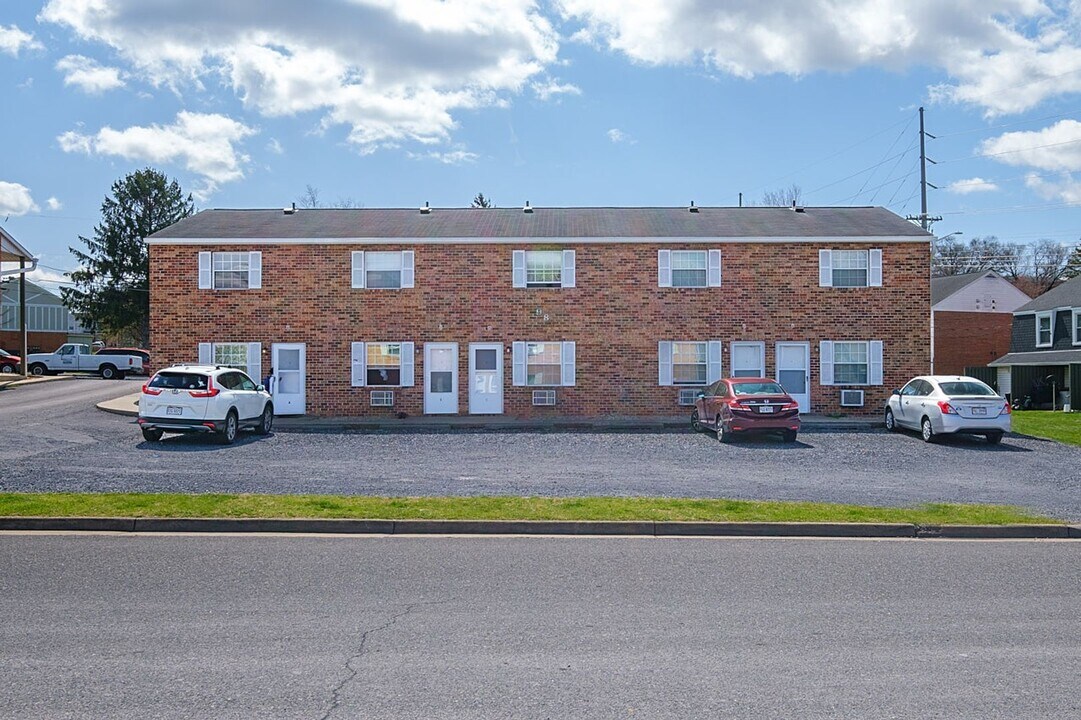 98 Dutch Mill Ct in Harrisonburg, VA - Building Photo
