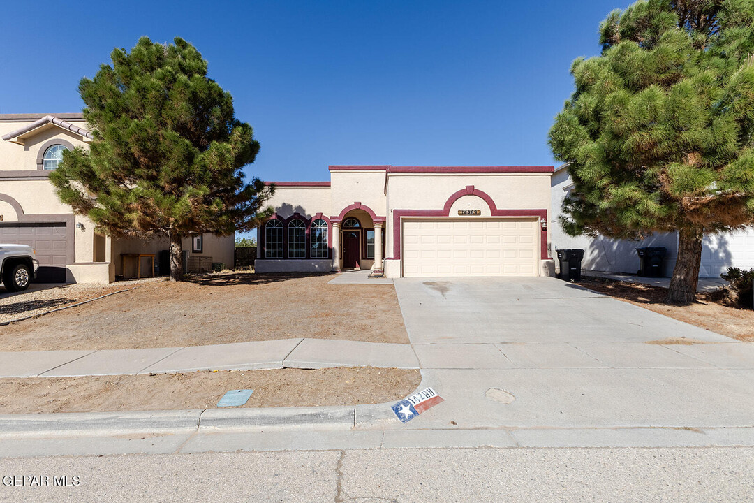 14269 Desert Fire Ct in Horizon City, TX - Foto de edificio