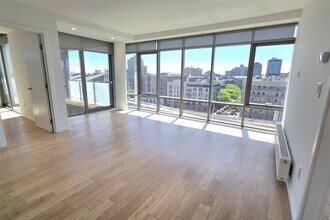 40 Pinehurst Ave in New York, NY - Building Photo - Building Photo