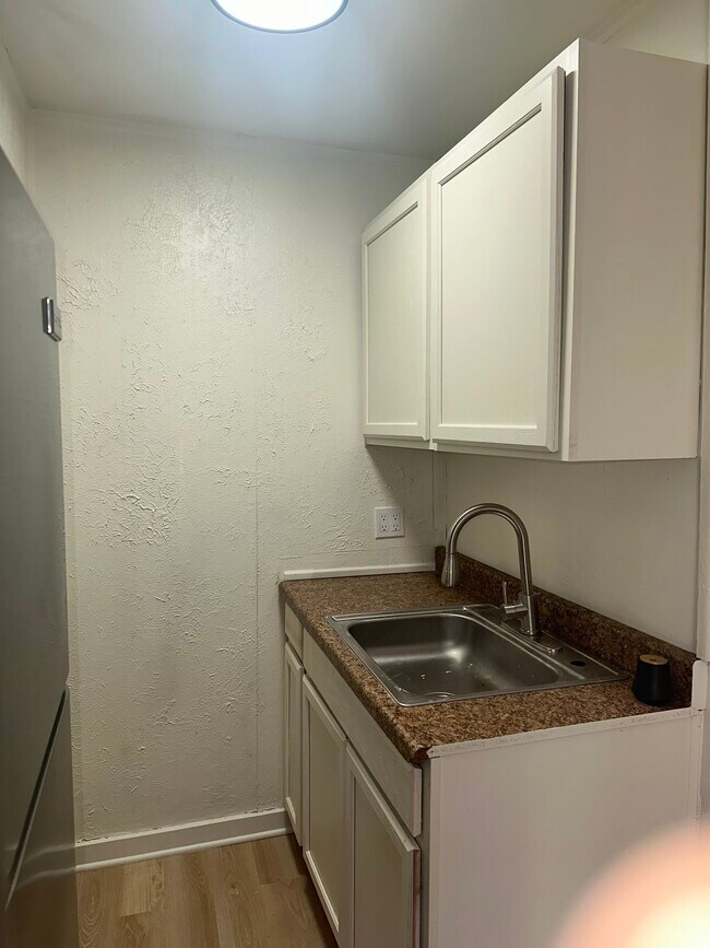 property at 103 SW 43rd St