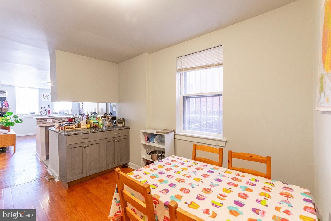 2220 Fitzwater St-Unit -1 in Philadelphia, PA - Building Photo
