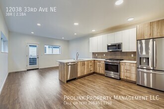 12038 33rd Ave NE in Seattle, WA - Building Photo - Building Photo