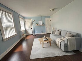 27 Snell St in Sturbridge, MA - Building Photo