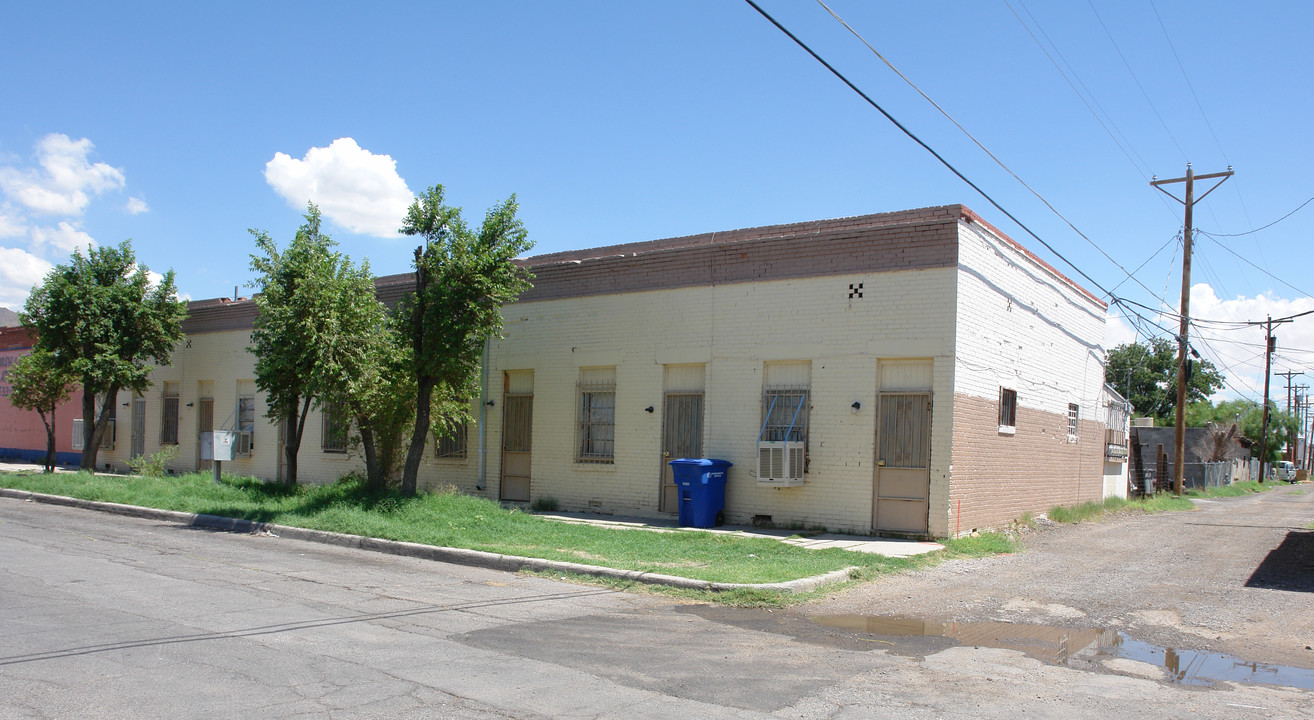 82-92 N Walnut St in El Paso, TX - Building Photo