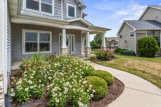 5102 Jacks Blvd in Champaign, IL - Building Photo - Building Photo