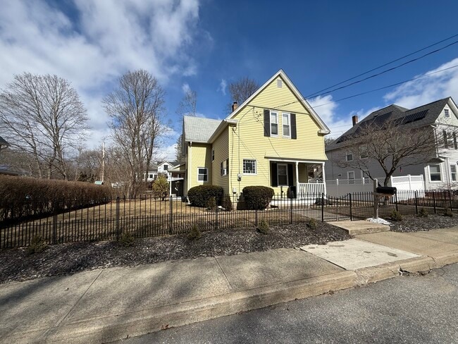 11 Intervale St in Putnam, CT - Building Photo - Building Photo