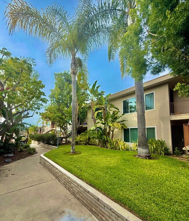 Village Terrace in San Diego, CA - Building Photo - Building Photo