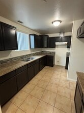 216 E 97th St in Los Angeles, CA - Foto de edificio - Building Photo