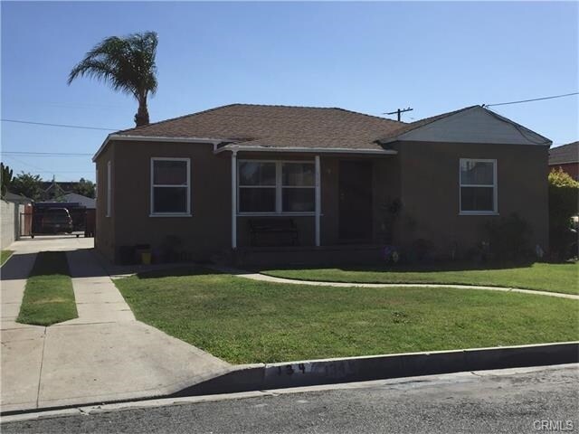 134 E Cypress St in Compton, CA - Building Photo