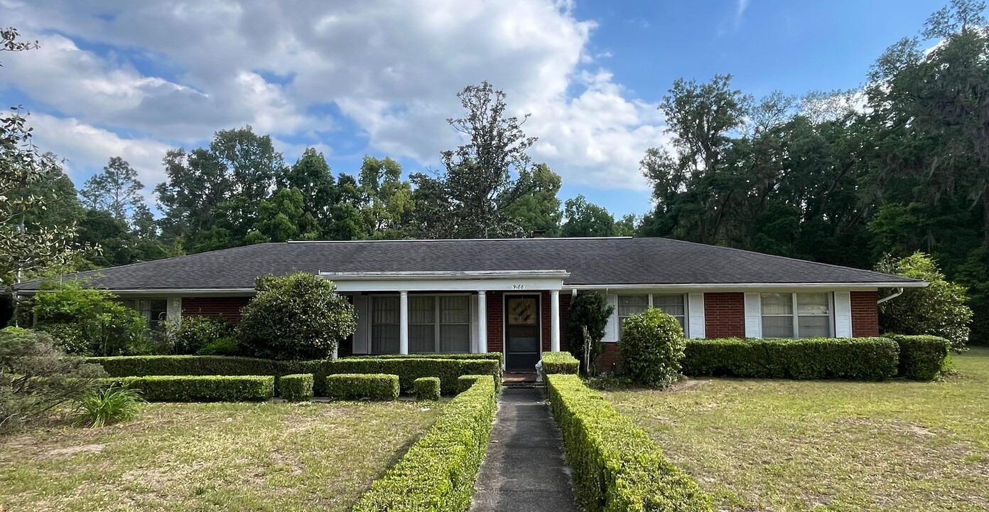 9188 Co Rd 136 in Live Oak, FL - Foto de edificio