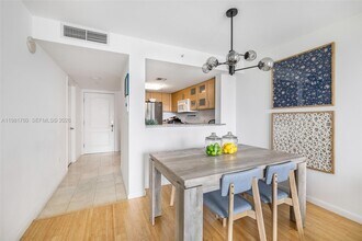 2101 Brickell Ave, Unit 1511 in Miami, FL - Building Photo - Building Photo