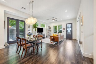 1303 Harriet Ct in Austin, TX - Building Photo