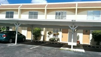 4514 SW 8th Pl in Cape Coral, FL - Building Photo
