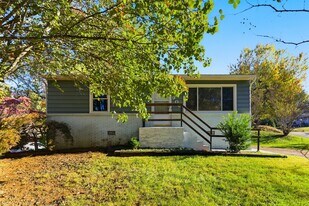 900 Kingland Ave in Knoxville, TN - Building Photo