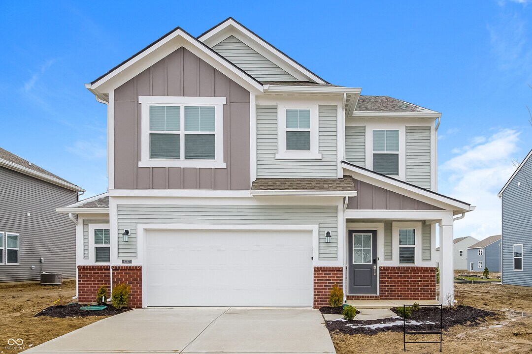 9237 Larson Dr in Pendleton, IN - Building Photo