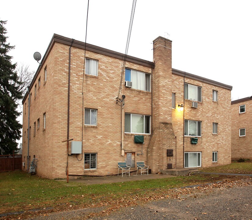 1879 7th St E in St. Paul, MN - Foto de edificio