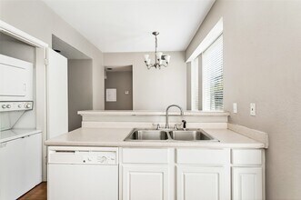 2002 N Fitzhugh Ave, Unit 1 in Dallas, TX - Building Photo - Building Photo