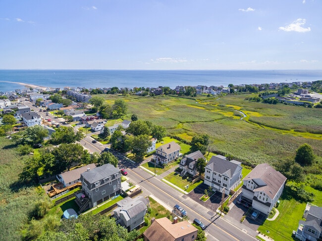 property at 995 Reef Rd