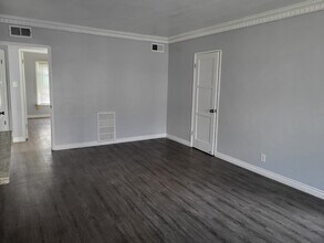 10239 S 8th Ave, Unit 3 in Inglewood, CA - Foto de edificio - Building Photo